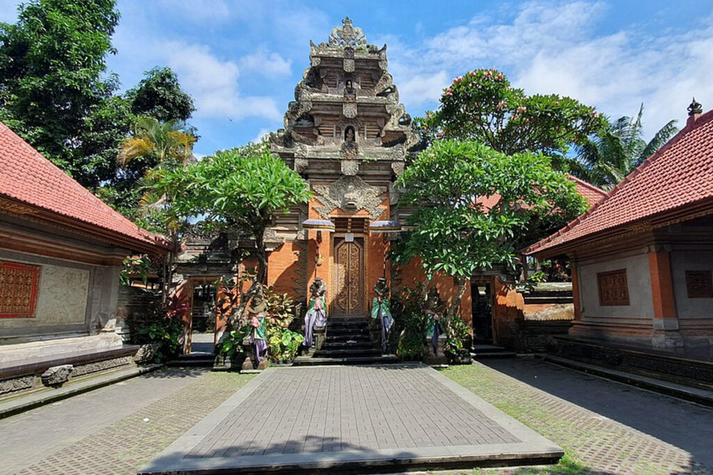 Puri Saren Agung