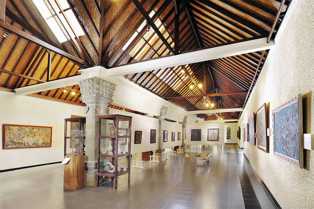 tempat wisata di ubud: museum puri lukisan