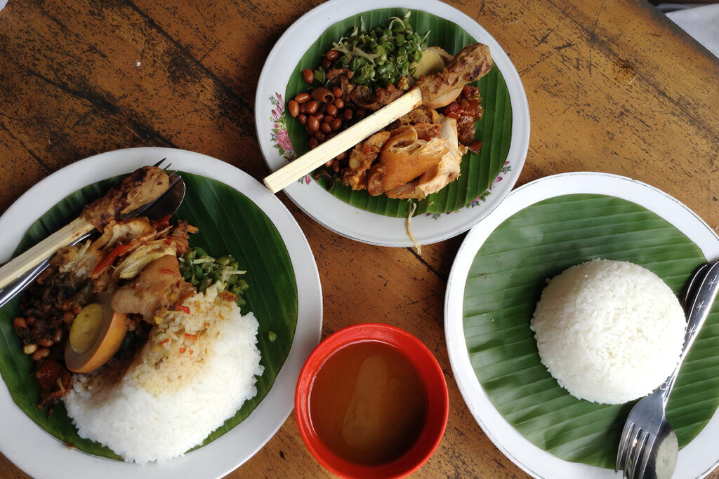 Nasi Ayam Kedewatan Ibu Mangku