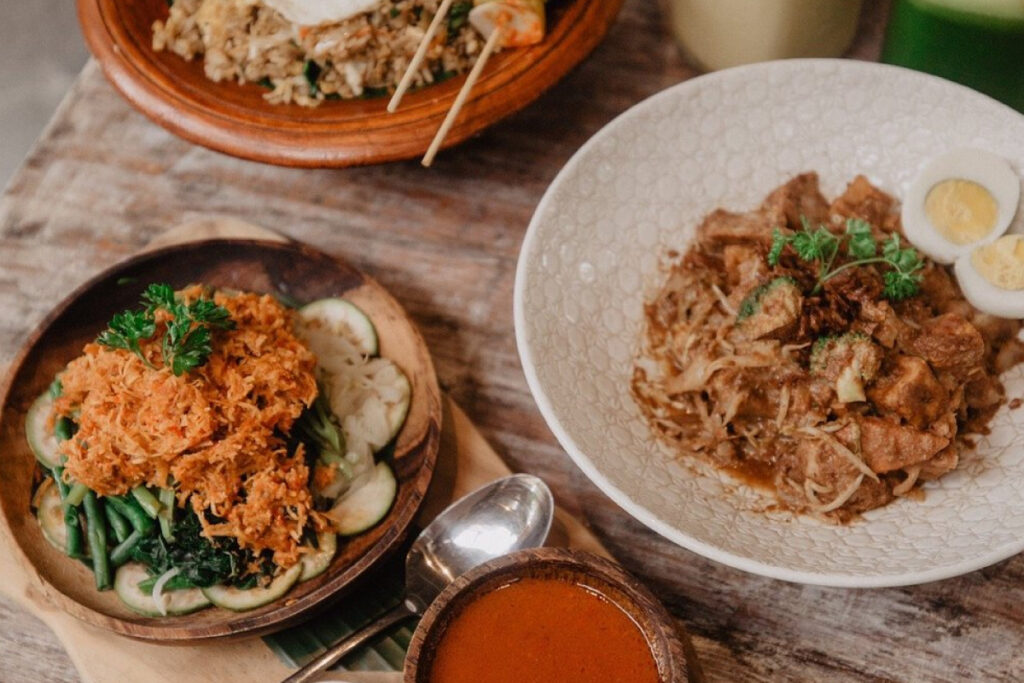 cheap breakfast in Ubud with authentic Balinese flavors