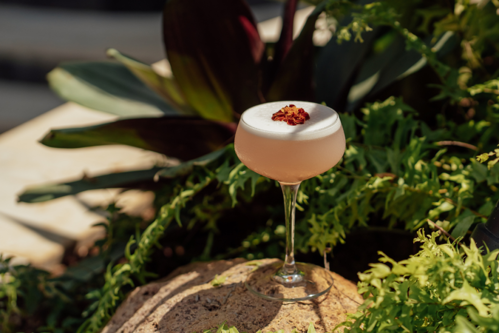 minuman racikan seorang bartender