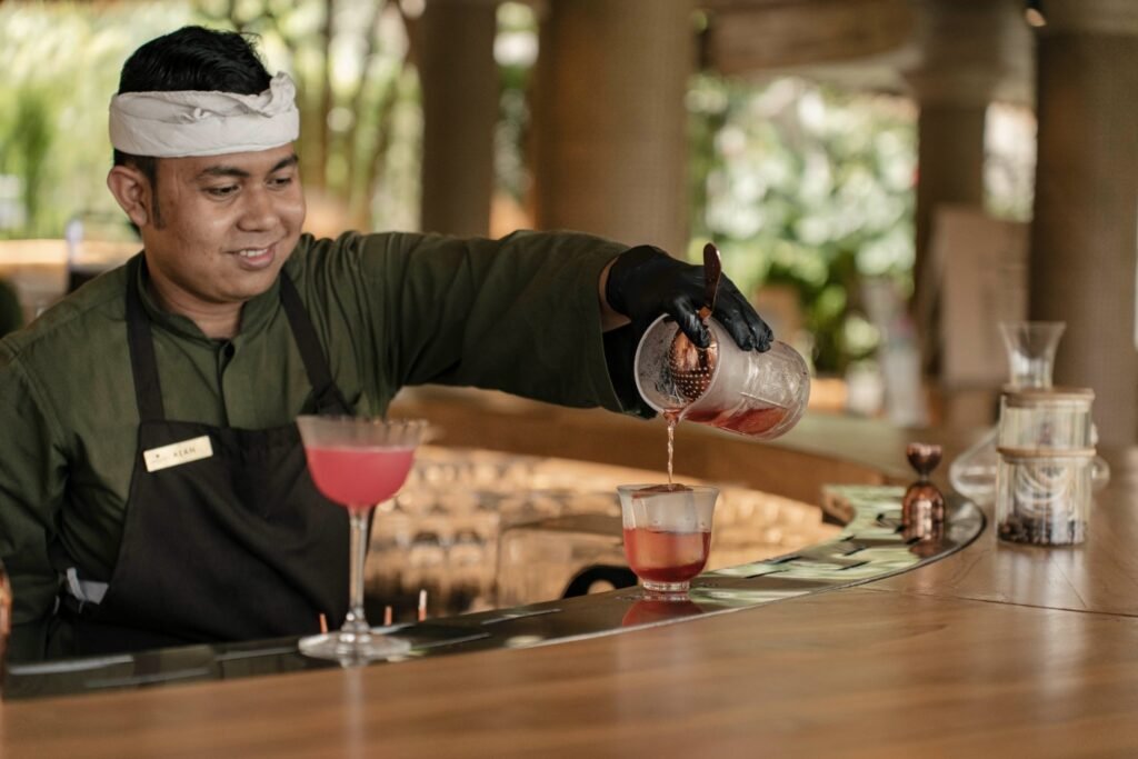 seorang bartender di Aura Bar